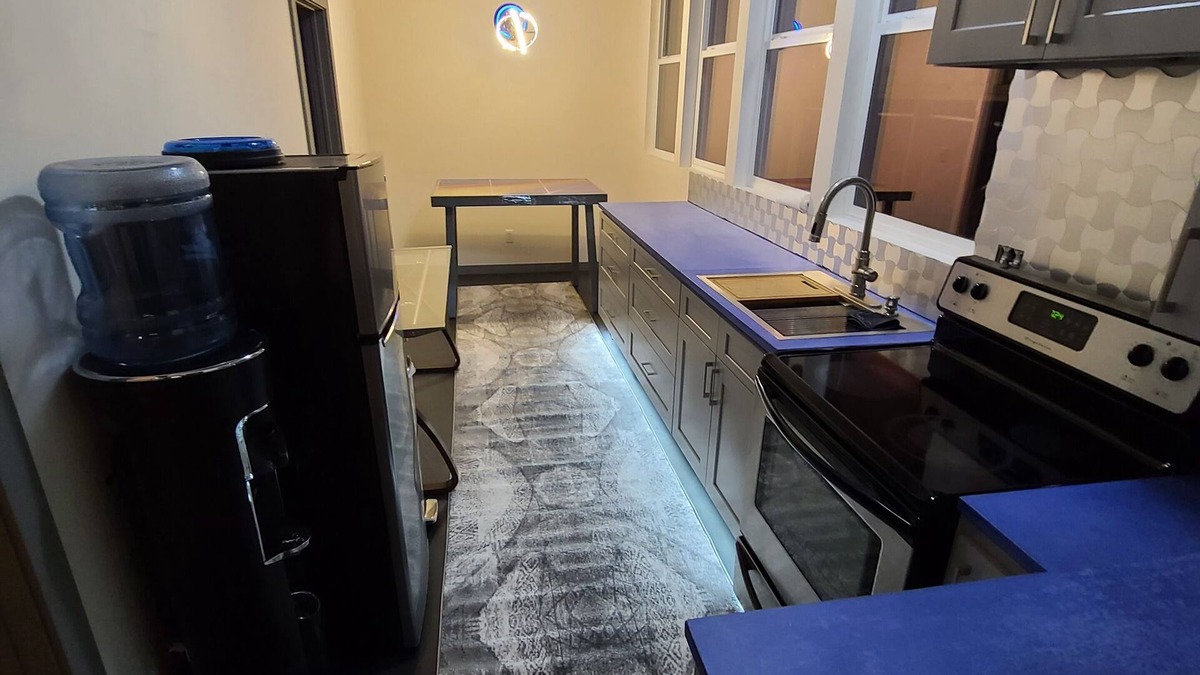 Pedernales Canyon Ranch Apartment | Modern 700 SF Loft with fitness room, WiFi, AC, Pool, Hot Tub, Gym, QUIET & Safe