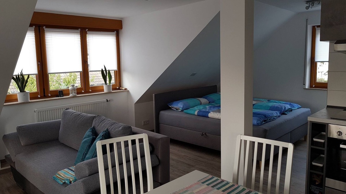 Altenfurt Apartment | Modern apartment with good transport links near the fair