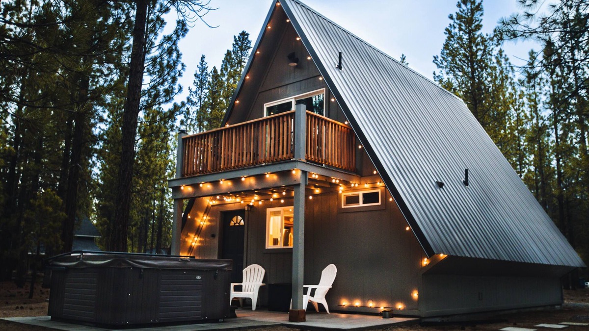 La Pine Cabin | Modern A-Frame cabin w/hot tub close to Bend, Crater Lake, Mt Bachelor resort