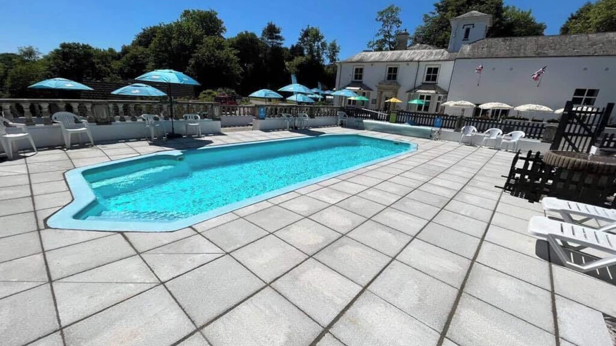 St. Ann's Chapel Cottage | modern accommodation with leisure facilities, weekly and monthly discount