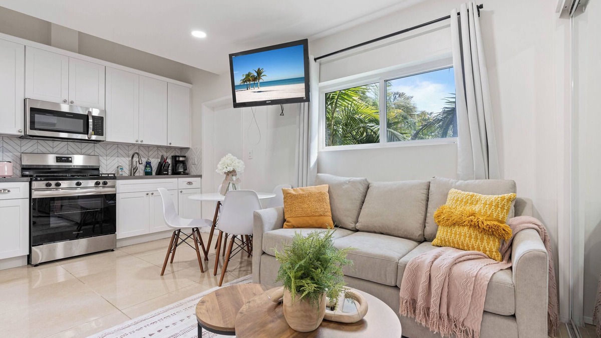 Harbor Gateway North House | Modern ADU in Gardena – Perfect for Relaxing Stays