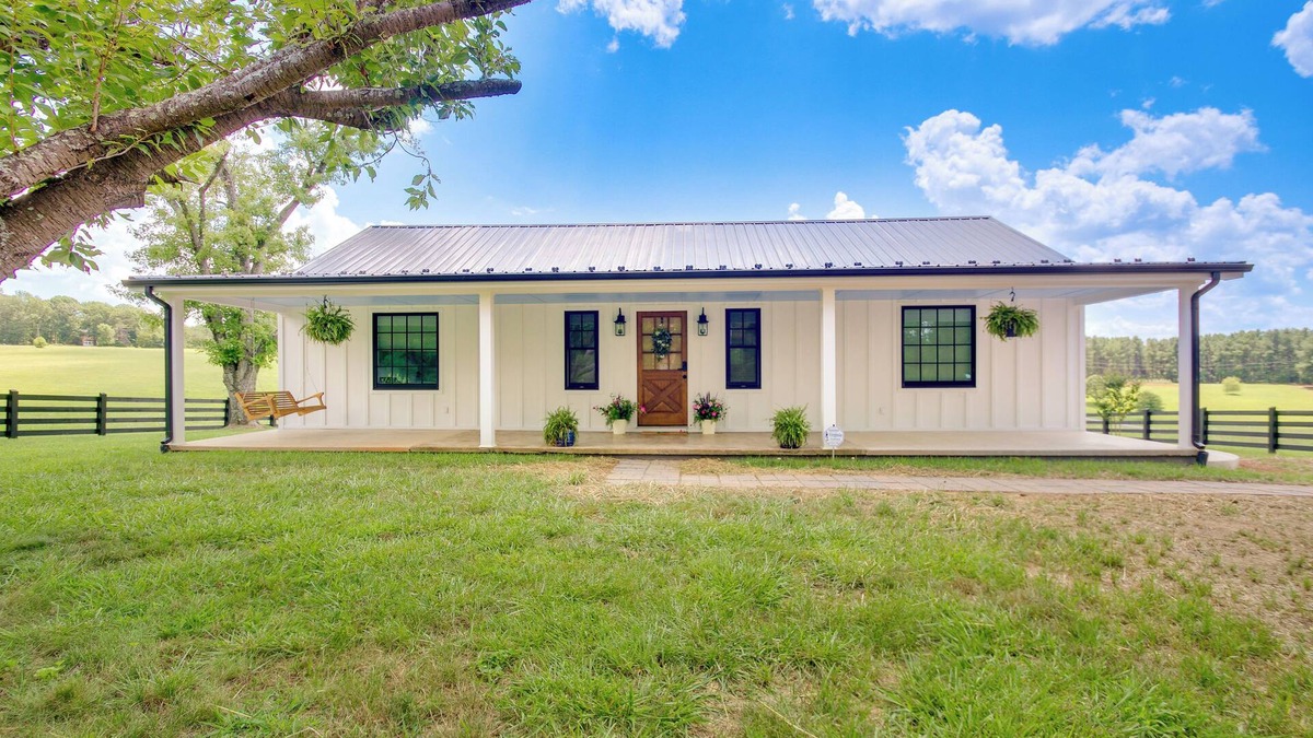 Altavista House | Modern Altavista Farmhouse w/Countryside Views
