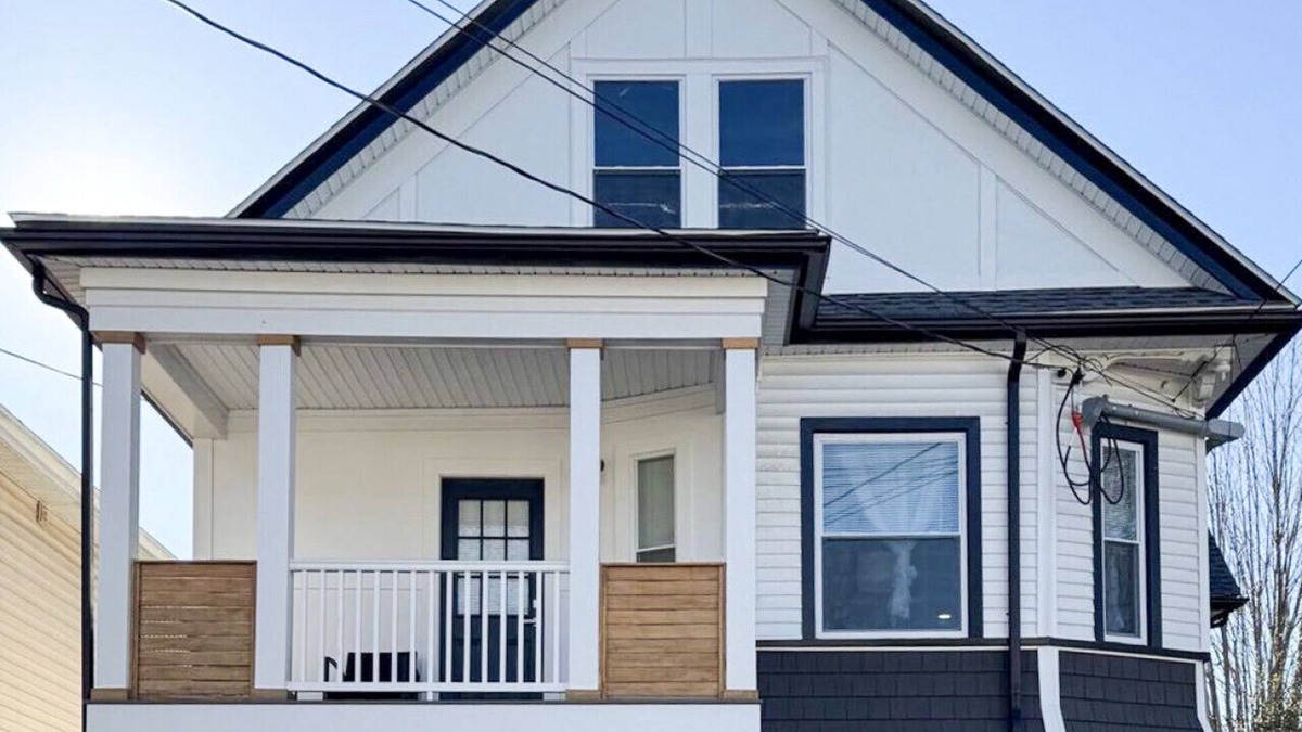 Dracut Apartment | Modern and all new 3BR/near UMASS