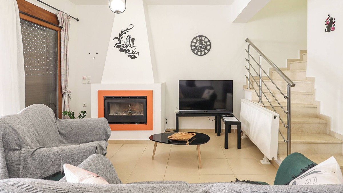 Gournai House | Modern and Ample 190m2 Home of 3BR steps to Beach