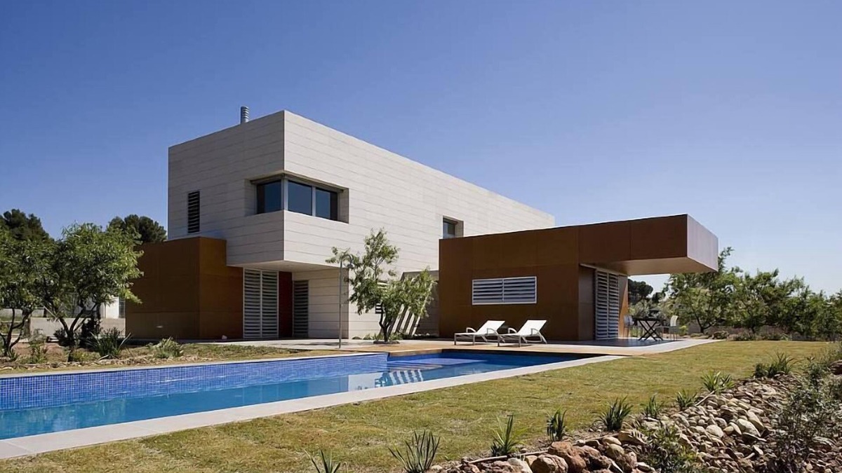 Viladecavalls House | Modern and big house with swimming-pool and garden