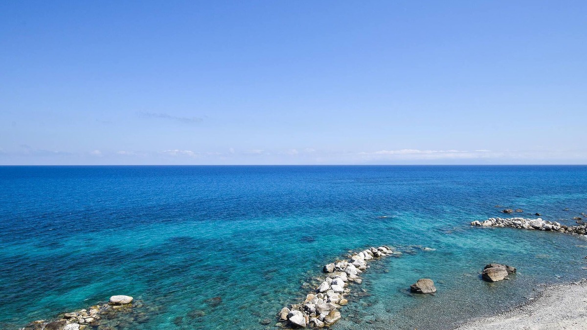 Reggio Calabria Apartment | Modern and bright apartment with a view of the strait.