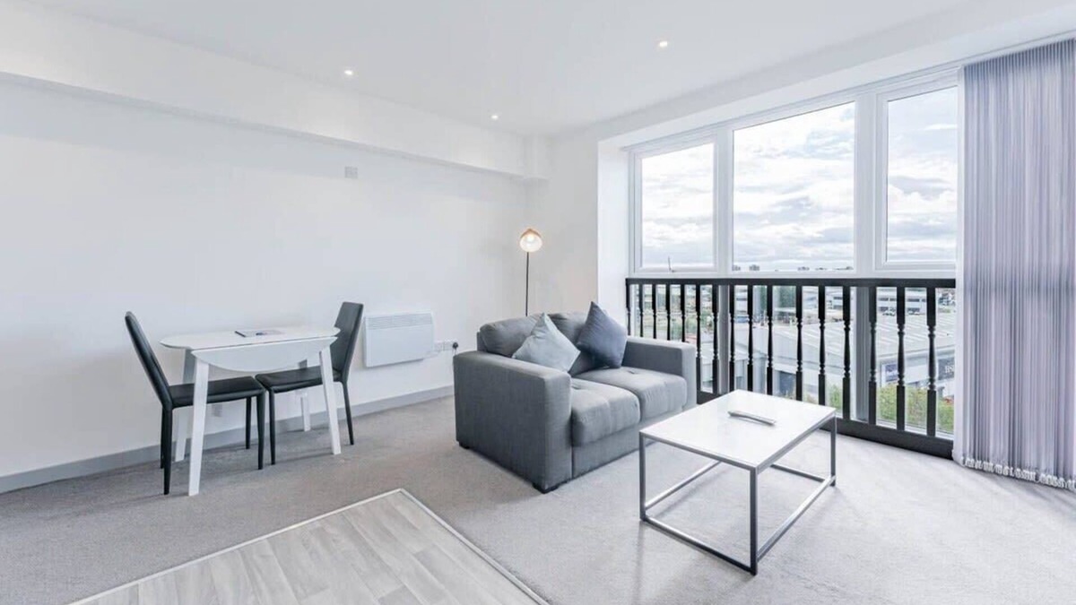 Brierley Hill Apartment | Modern and Bright 1 Bed Apartment in Dudley