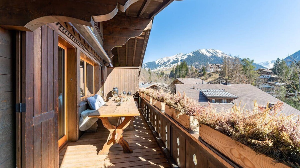 Zweisimmen Nr Gstaad Apartment | Modern and Bright Apartment in Gstaad Centre