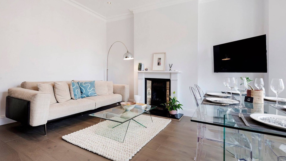 Highgate Apartment | Modern and Bright Highgate Gem