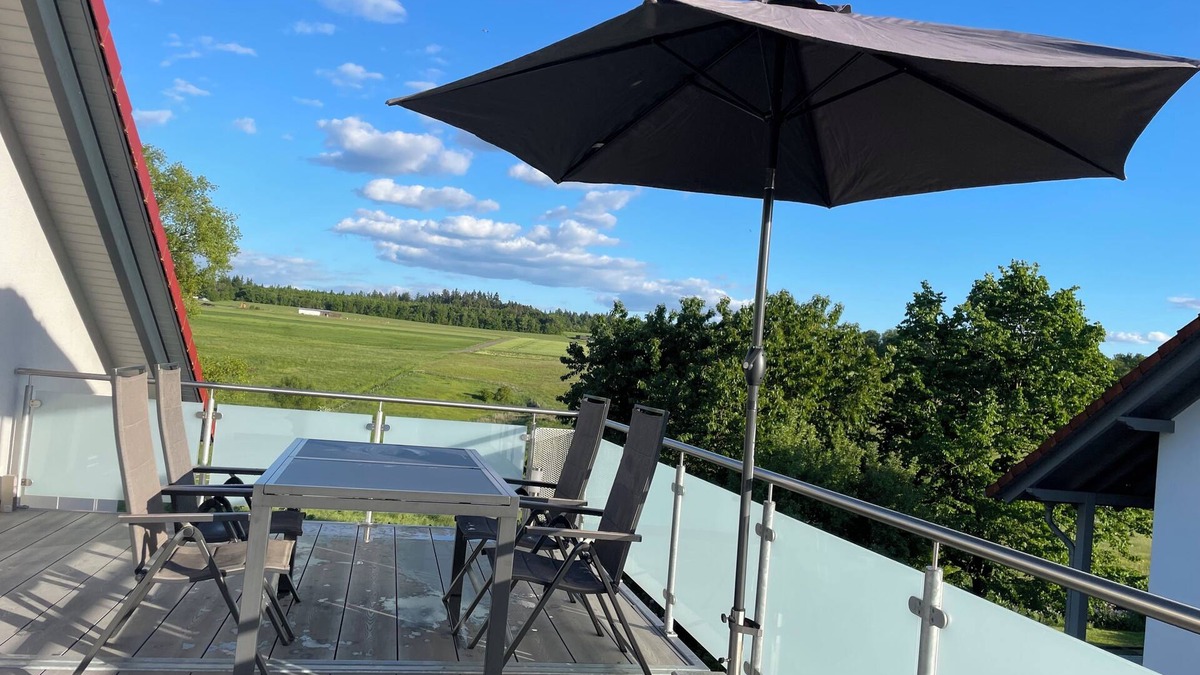 Voehl Apartment | Modern and bright vacation apartment with Hutewald view
