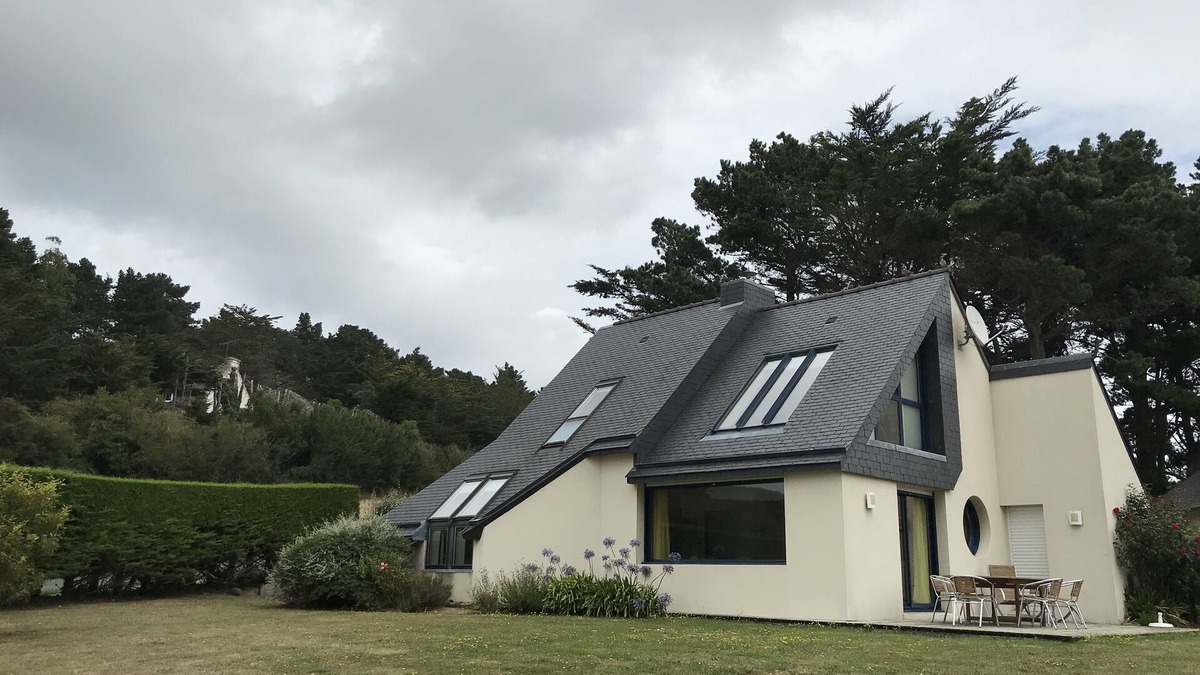 Erquy Villa | Modern and bright villa with stunning sea views. Wireless