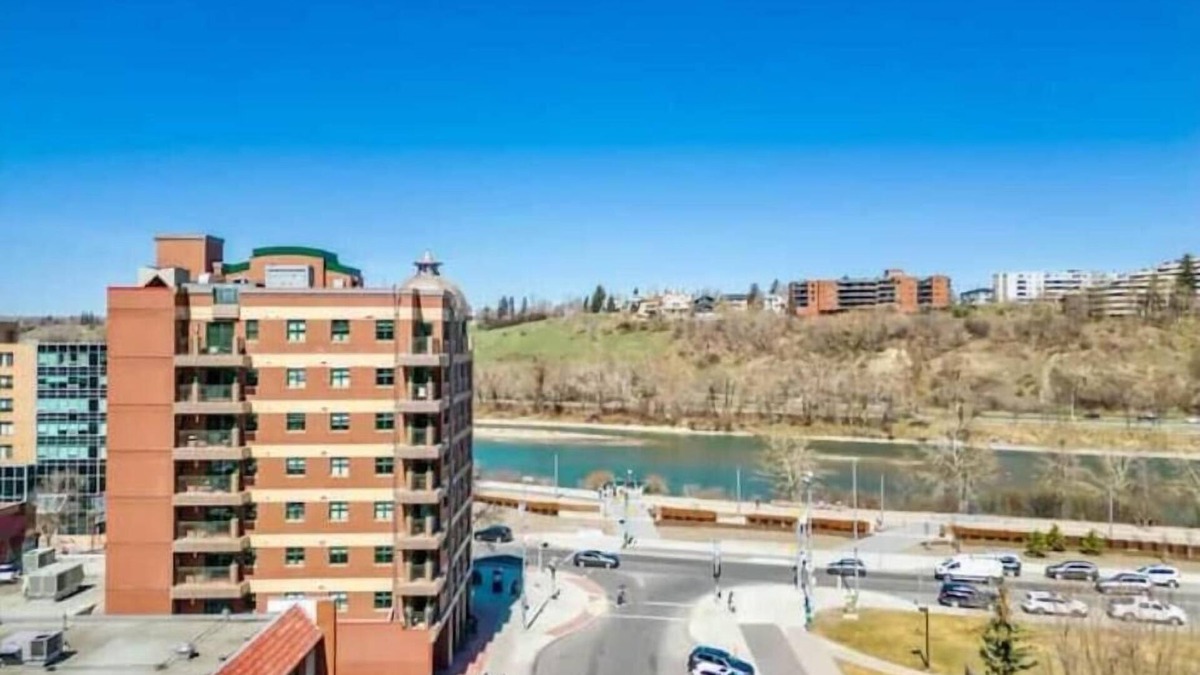 Bow Riverfront Apartment | Modern and Charming one bedroom Apartment Calgary downtown #503