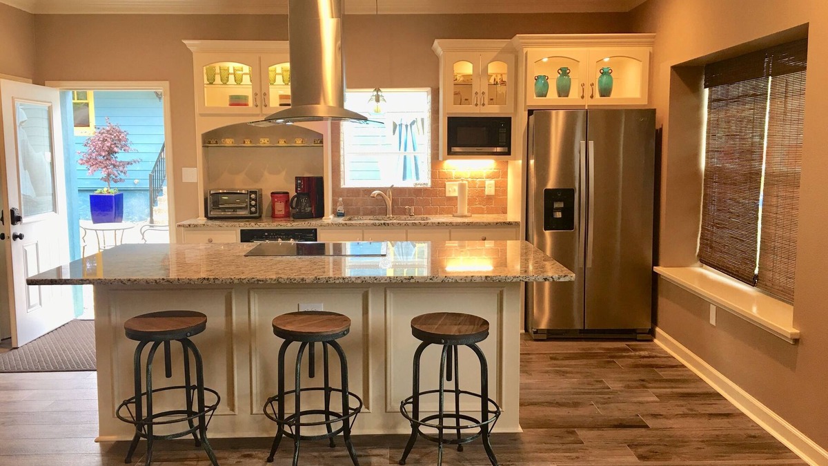 Capitol Hill House | Modern and chic guest house with EV universal wall connector level 2