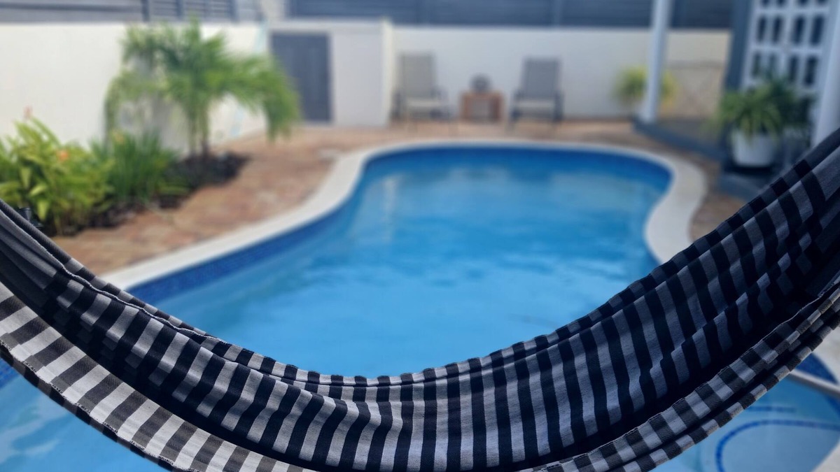 Calbas Plaza Residences House | MODERN and CLEAN - 6 guests - beautiful and private vacation home with pool!