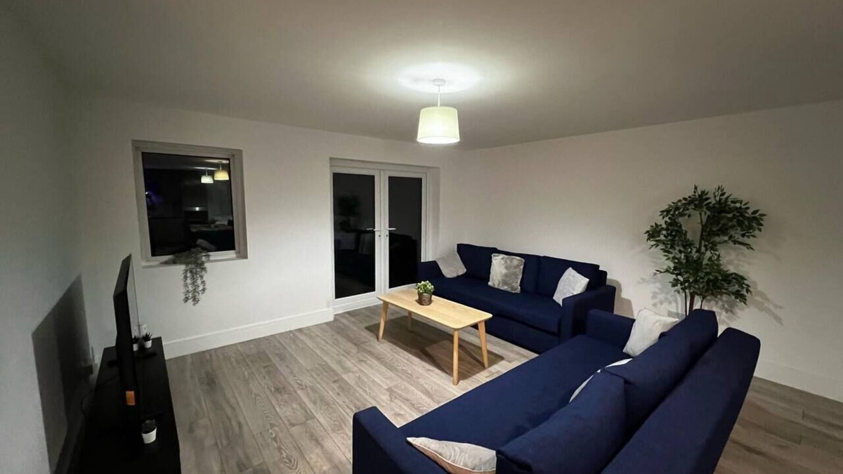 Chalton House | Modern and Elegant House in Luton