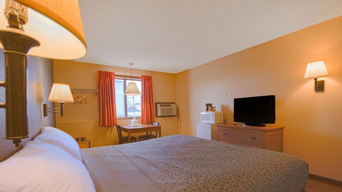 Grandview Plaza House | Modern and Homely Retreat for a Comfy Stay