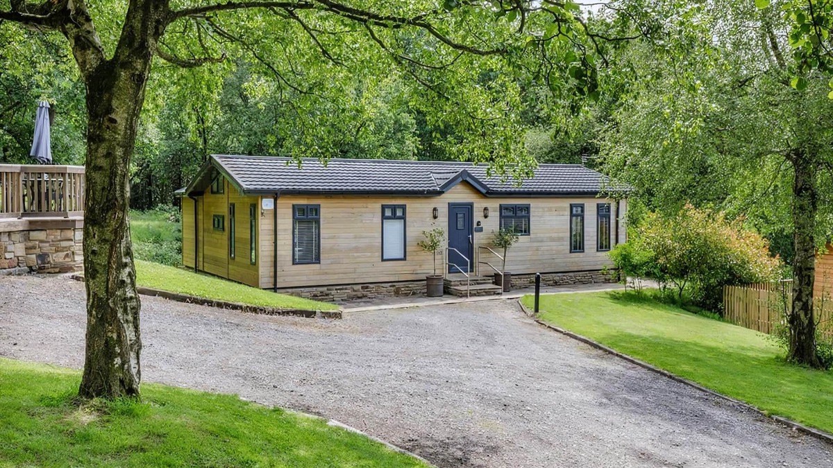 Charlesworth Ski Chalet | Modern and luxurious lodge.