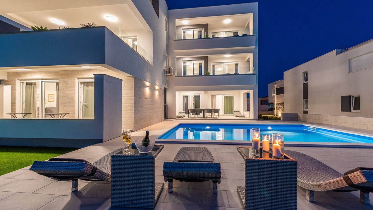 Zrce Apartment | Modern and Luxury Apartments for 12 with Pool
