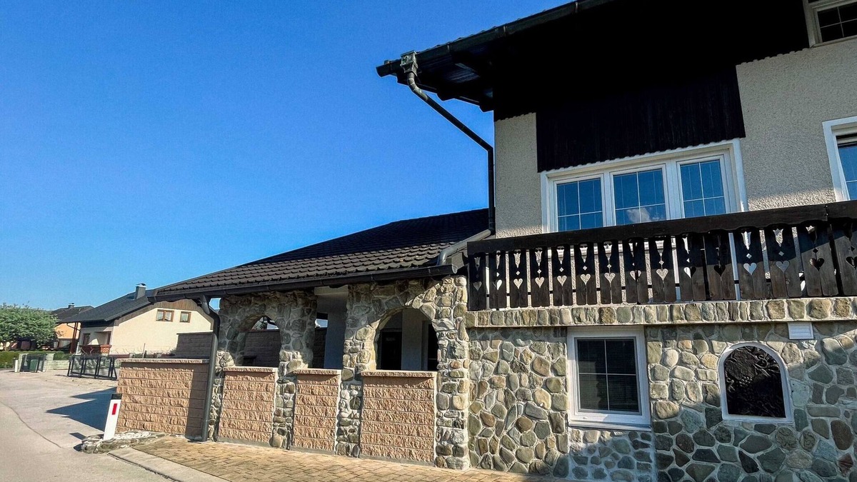 Varpolje Apartment | Modern and Peaceful Apartment with Terrace - Two Bedroom Apartment with Terrace
