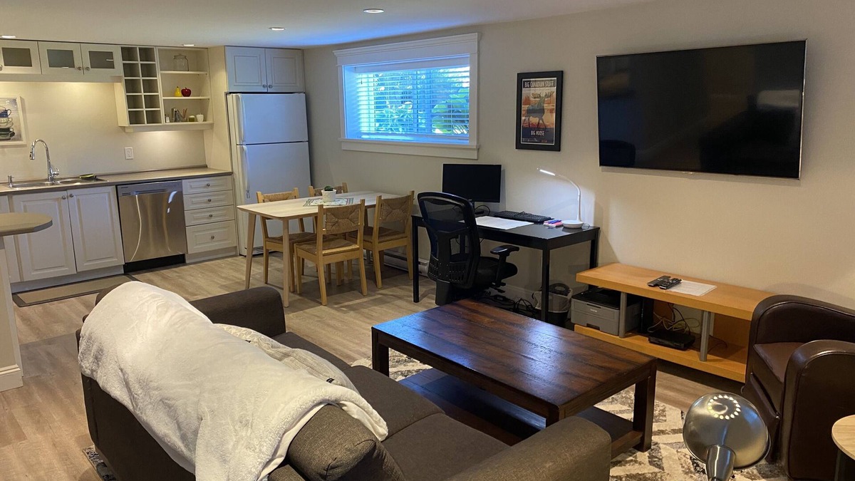 Gordon Head House | Modern and Private 1 Bedroom Suite.