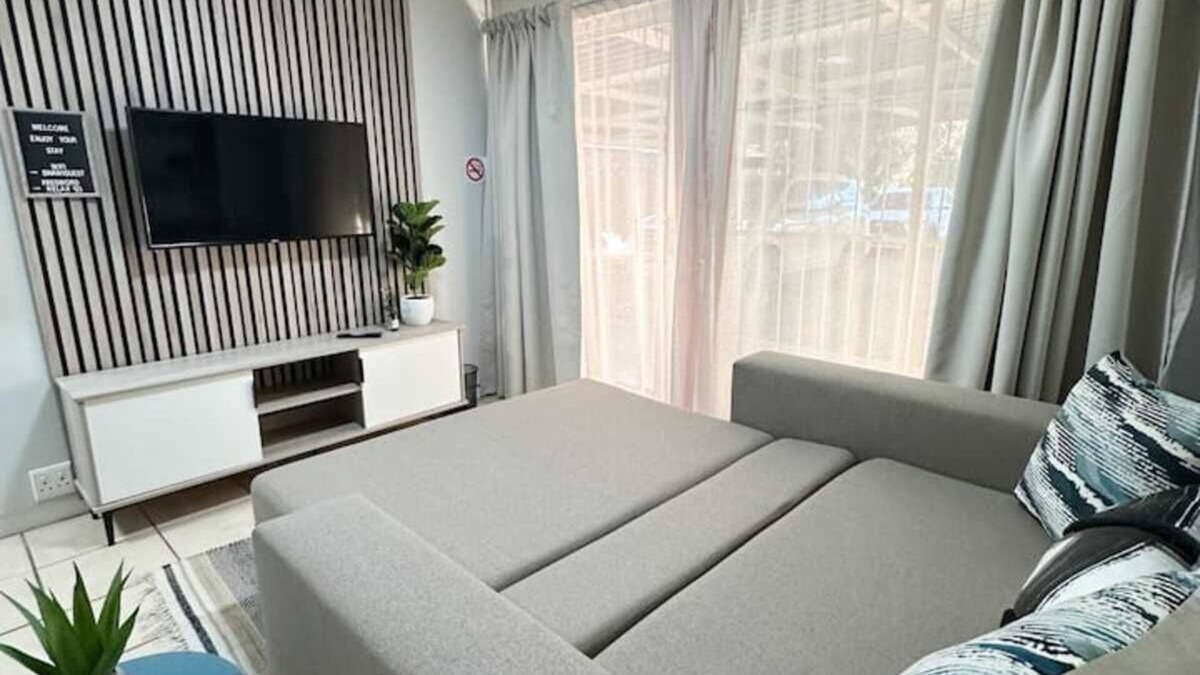Langenhoven Park House | Modern and Serene 1 bedroom house in Bloemfontein