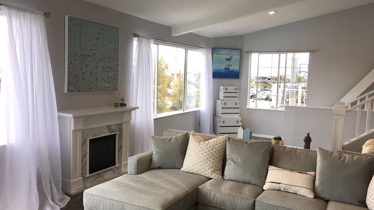 Marin City Boat Rental | Modern and Spacious 2 Bedroom Houseboat Living