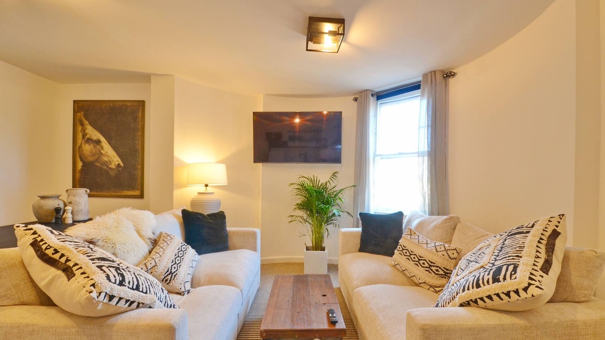 Bristol City Centre Apartment | Modern and Spacious Bristol City Centre Apartment on Baldwin Street!