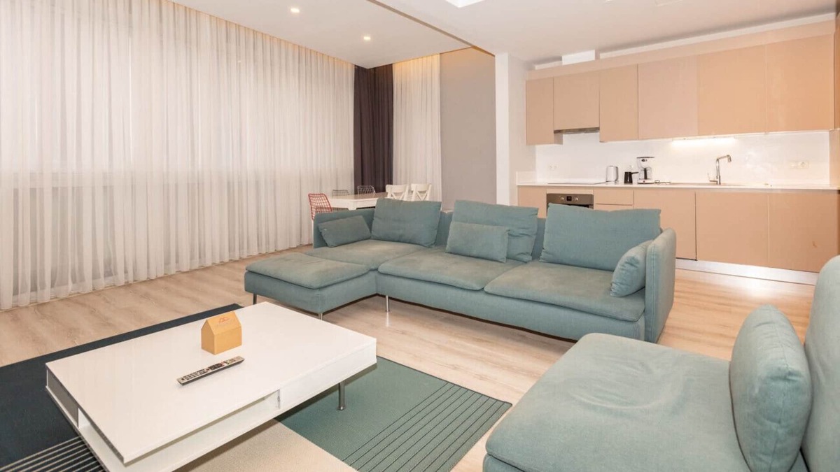 Maslak Apartment | Modern and Spacious Flat with City View in Sariyer