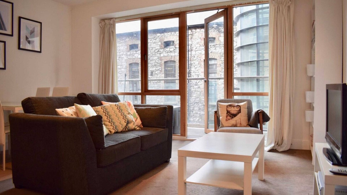 City Centre Dublin Apartment | Modern and Stylish Apartment by Grand Canal