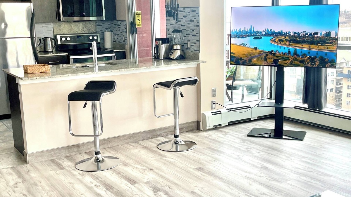Beltline Condo | Modern and Stylish Condo plus Free Parking