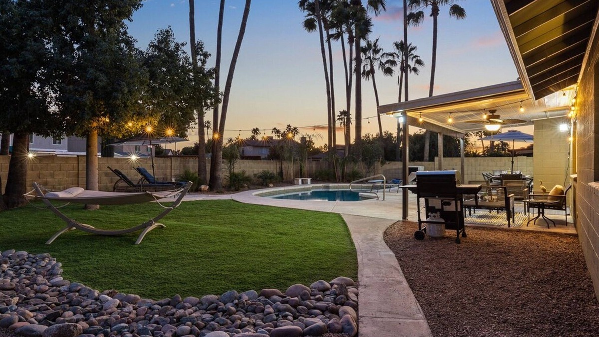 Paradise Valley Village Cottage | Modern and Stylish Remodeled 4 Bdrm w/HTD Pool!