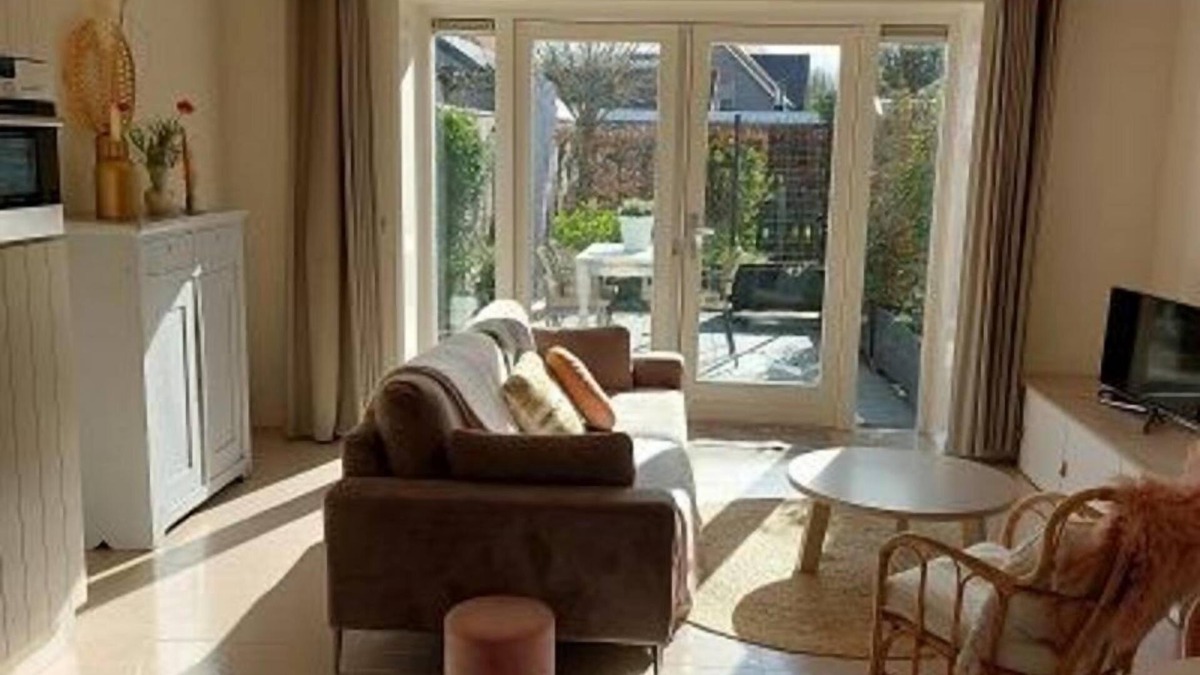 Dirkshorn House | Modern and tastefully furnished holiday home for 4 people, free WiFi, ideal base for many trips in the area