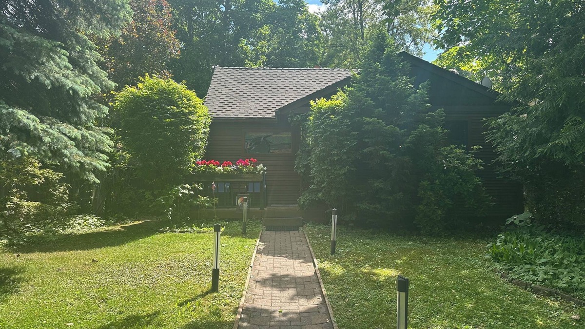 Coeur d'Alene House | Modern and unique cottage in perfect downtown CDA location for a great getaway!