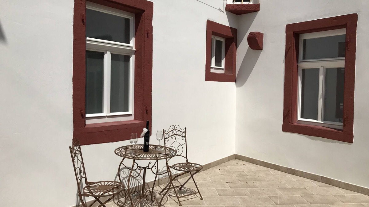 Rhodt unter Rietburg Apartment | Modern apartment in a renovated 18th century historic landmark