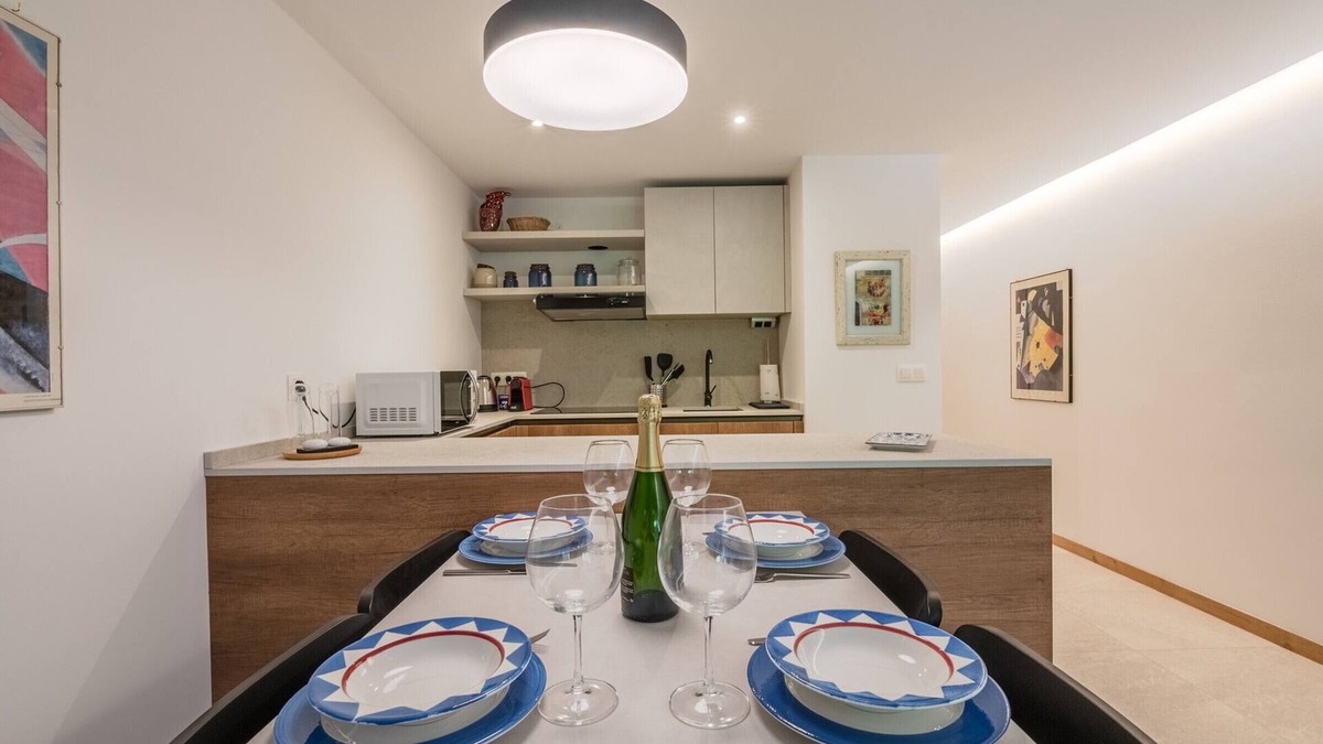 Les Praz-de-Chamonix Apartment | Modern apartment with terrace and parking