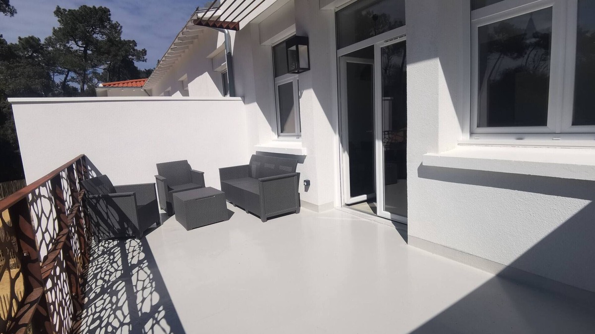 La Tranche-sur-Mer Apartment | Modern Apartment with Balcony and Pool Near Forest