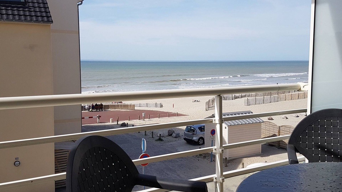 Fort-Mahon-Plage Apartment | Modern apartment 2 min from beach, sea view, pets allowed