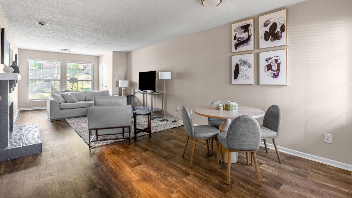 Chesterfield Apartment | Modern Apartment in Prime Location (ID1201X689)