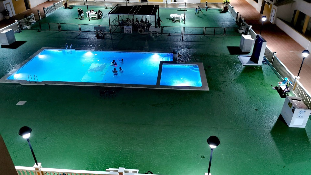 Mar de Cristal Apartment | Modern apartment on the 3rd floor, wonderful view, free internet,communal pool