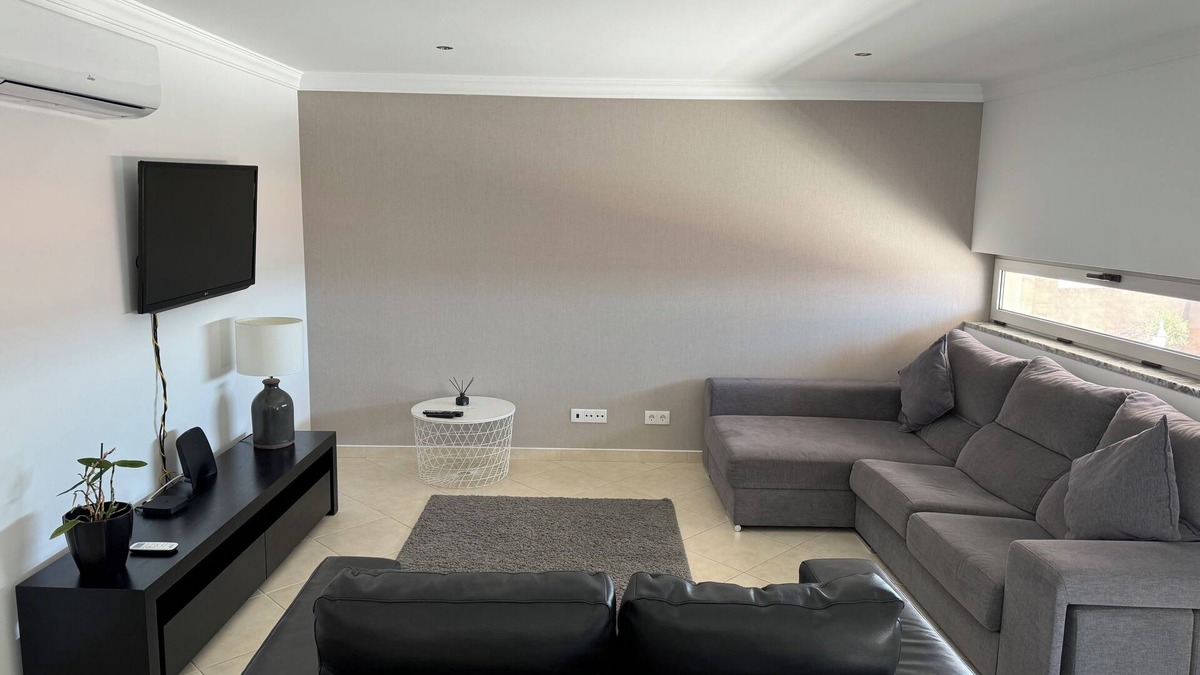 Lagoa e Carvoeiro Apartment | Modern apartment 5 km from Carvoeiro with terrace and barbecue