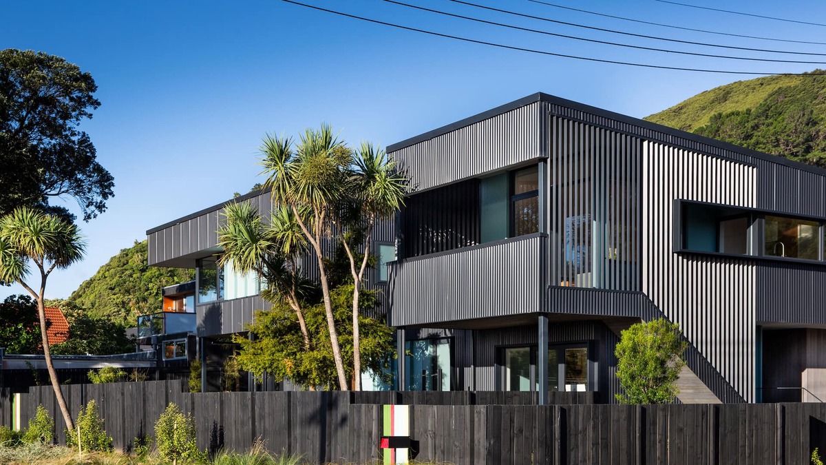 Wellington Apartment | Modern apartment, 5 mins Eastbourne & 2 to beach, views of Wellington Harbour!