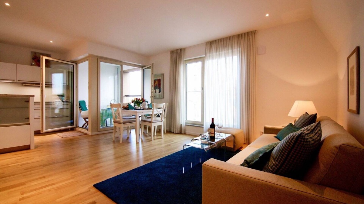 City Centre Regensburg Apartment | Modern apartment (62sqm) with loggia and balcony
