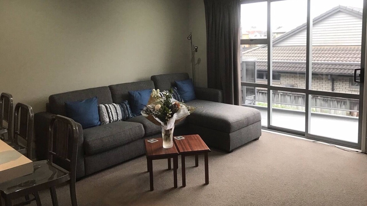 Hamilton North Apartment | Modern Apartment by Rugby Stadium