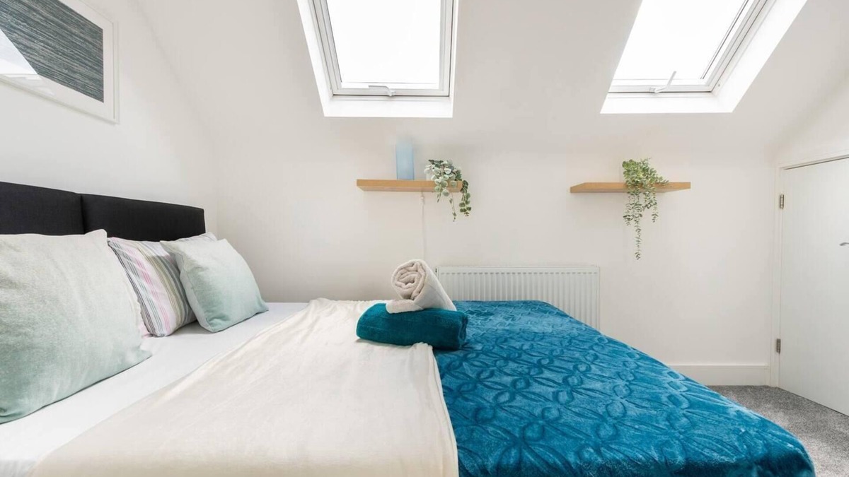 Rochester East Ward House | Modern Apartment, Castle View Rochester, England