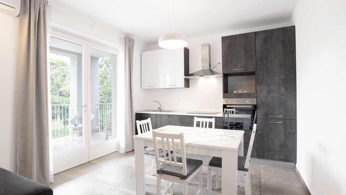 Bardolino Apartment | Modern Apartment Close to Lake Garda with Wi-Fi & Terrace