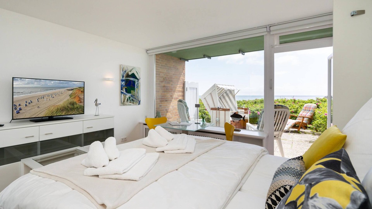 List Apartment | Modern apartment with terrace, unique sea view and WLAN. Pets allowed.