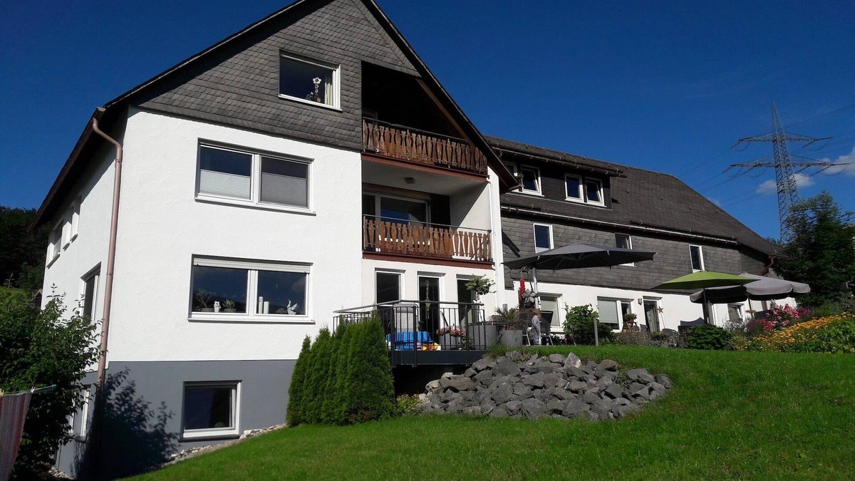 Niederberndorf Apartment | Modern Apartment in Sellinghausen with Terrace