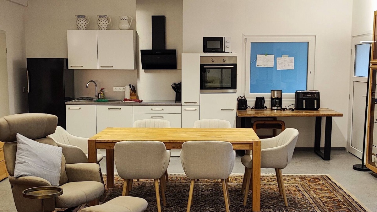 Veitshoechheim Apartment | Modern apartment (123m²) near Würzburg with WLAN parking lot Grill+ 75 inch TV