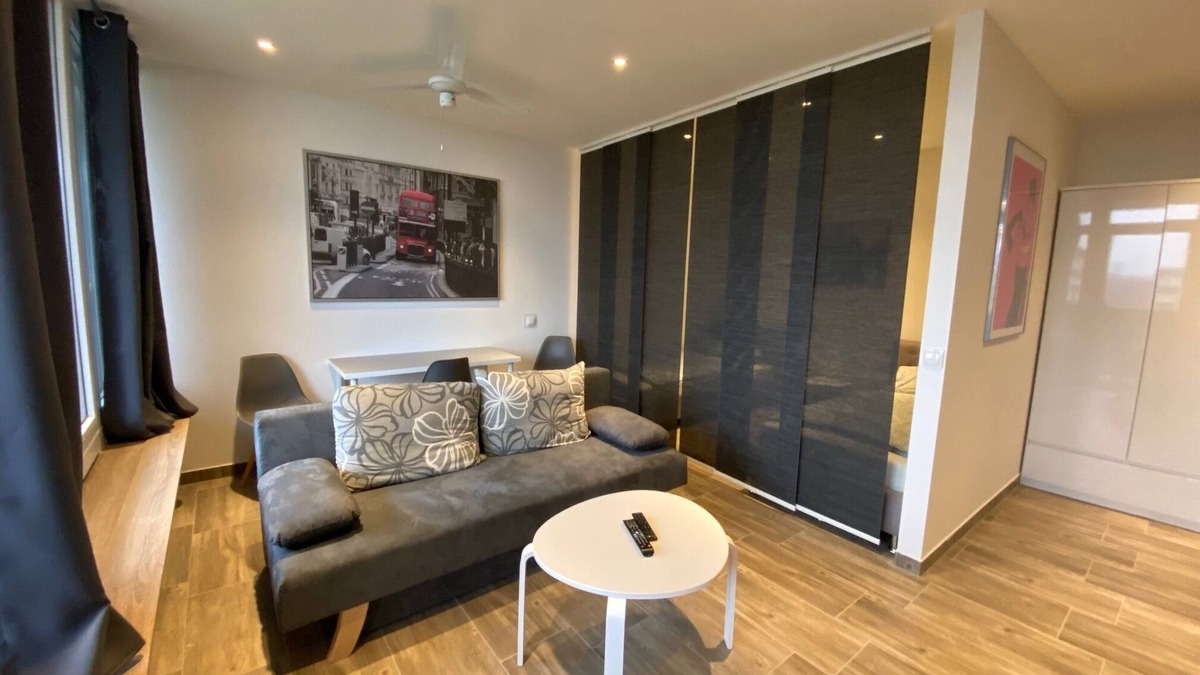 Hochheide Apartment | Modern apartment Duisburg for up to 3 people, with balcony for fitters and vacationers
