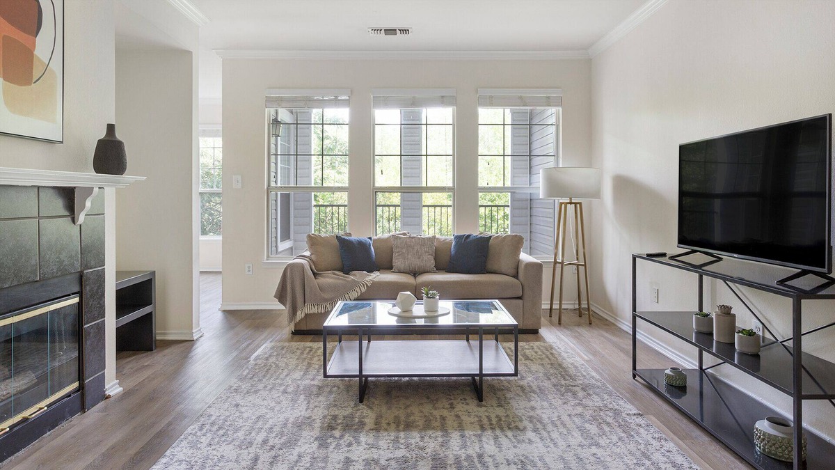 West Chester Apartment | Modern Apartment in Prime Location (ID1371X699)